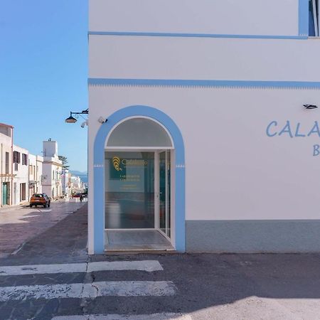 Hotel CalaBisso Calasetta Esterno foto