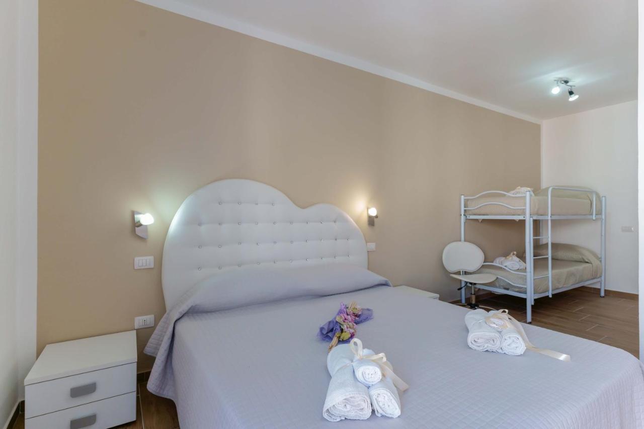Hotel CalaBisso Calasetta Esterno foto