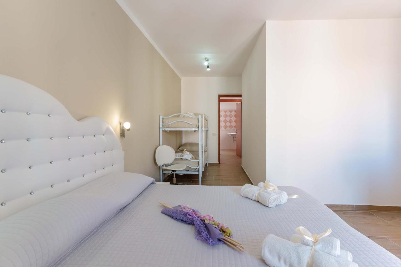Hotel CalaBisso Calasetta Esterno foto