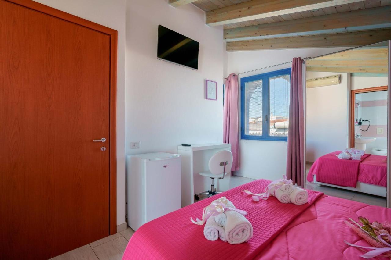Hotel CalaBisso Calasetta Esterno foto