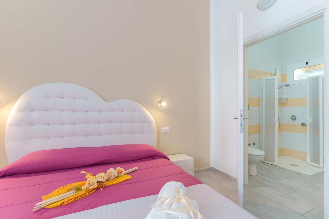 Hotel CalaBisso Calasetta Esterno foto