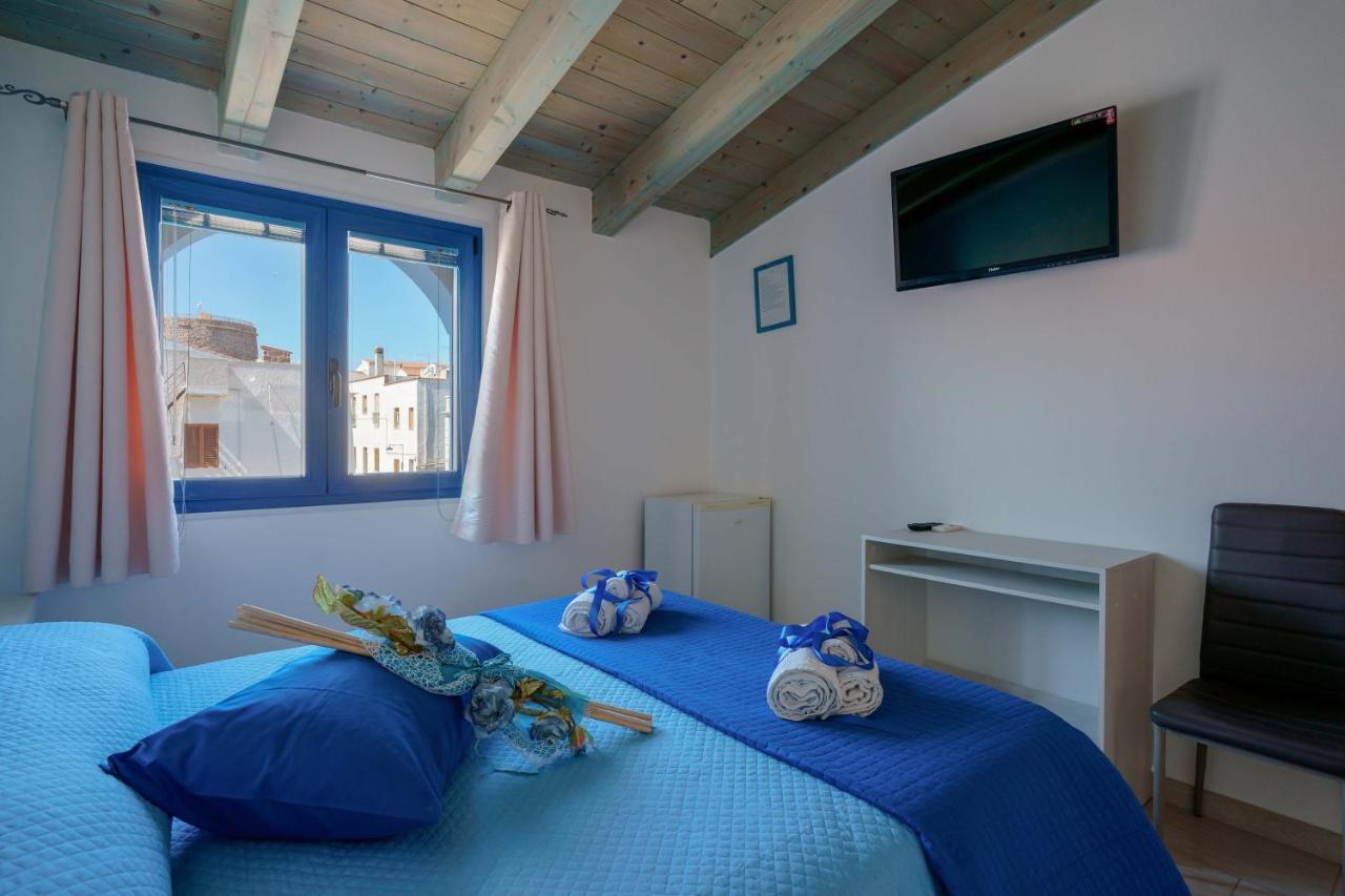 Hotel CalaBisso Calasetta Esterno foto