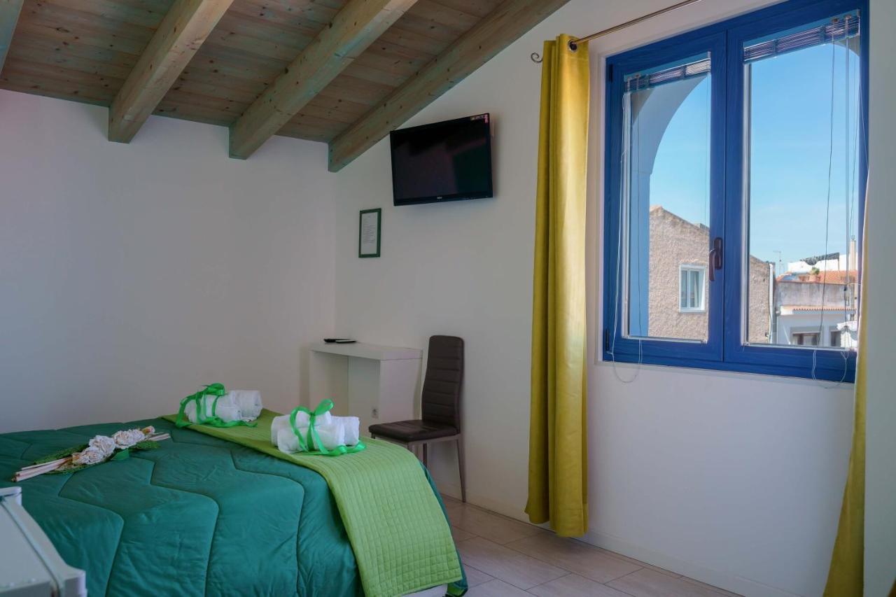 Hotel CalaBisso Calasetta Esterno foto